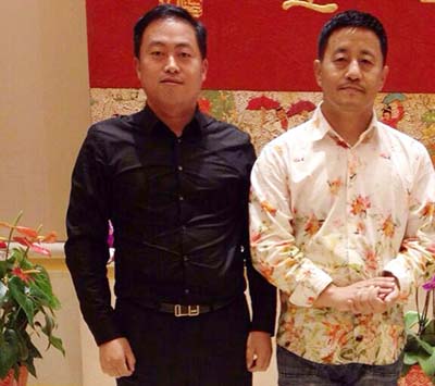 董事長(zhǎng)與《鄉(xiāng)村愛情》劇組王小寶